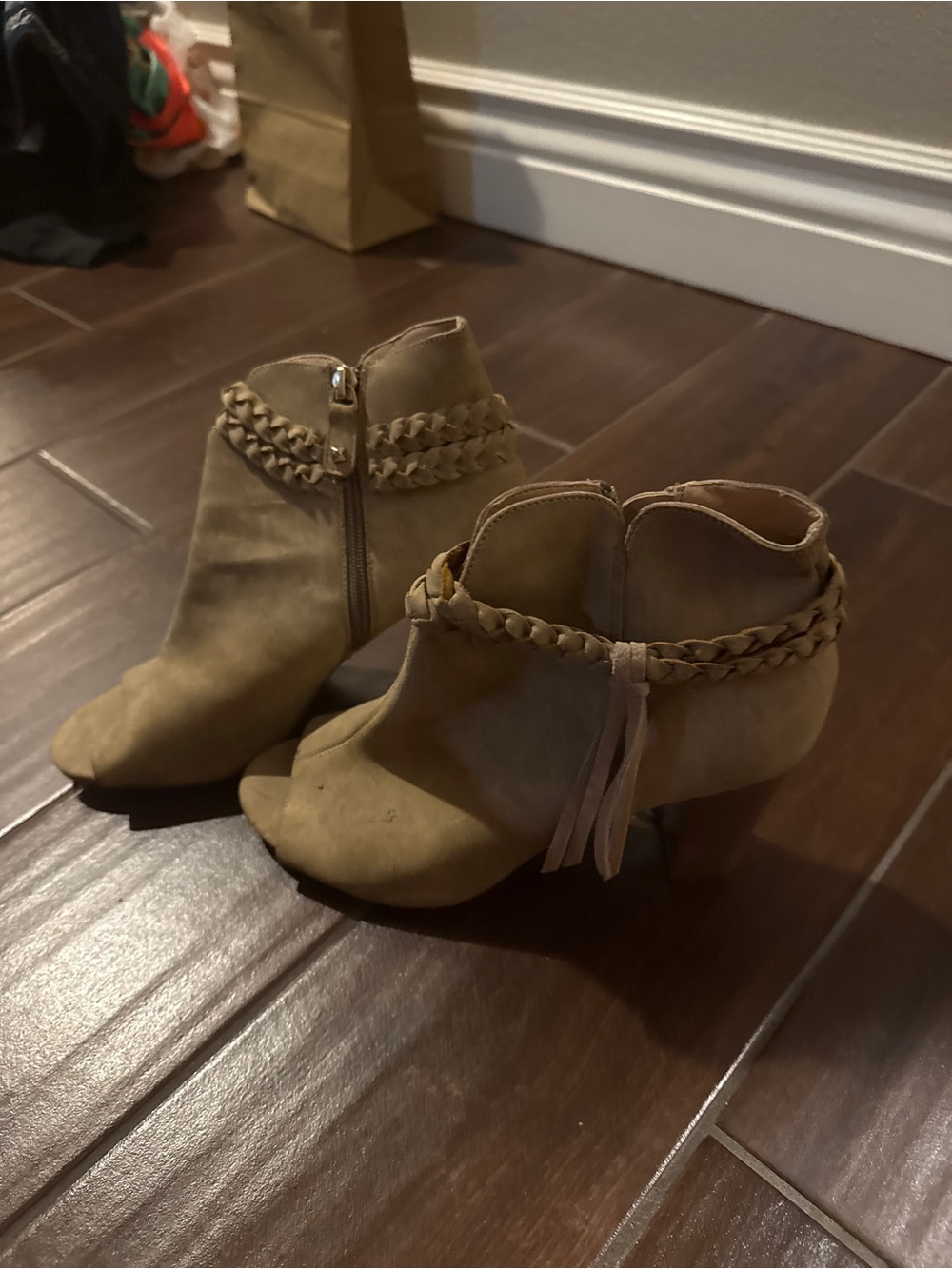 Heeled boot - Picture 2 of 5